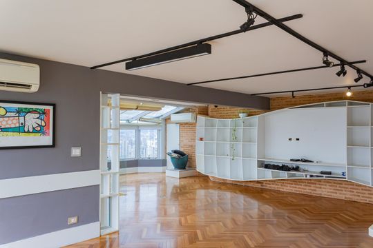 Apartamento mobiliado em Perdizes, 2 quartos, 1 suíte, academia no condomínio. Ideal para comprar. — Sala 2