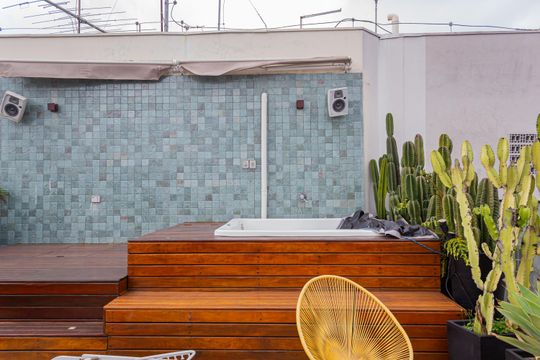 Apartamento mobiliado em Perdizes, 2 quartos, 1 suíte, academia no condomínio. Ideal para comprar. — Área externa
