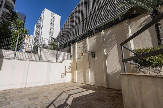 Apartamento mobiliado em Perdizes, 2 quartos, 1 suíte, academia no condomínio. Ideal para comprar. — Quadra Esportiva