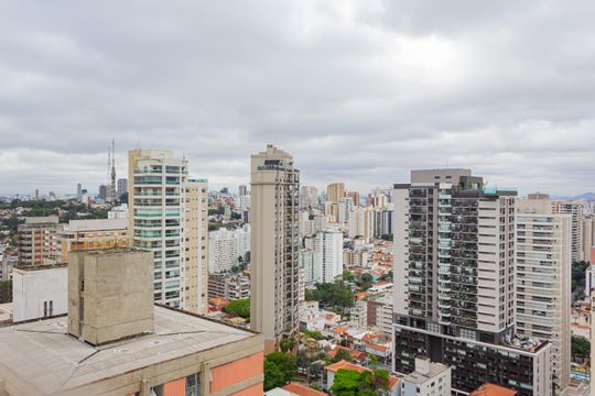 Apartamento mobiliado em Perdizes, 2 quartos, 1 suíte, academia no condomínio. Ideal para comprar. — Vista da Suíte