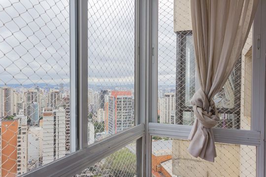 Apartamento mobiliado em Perdizes, 2 quartos, 1 suíte, academia no condomínio. Ideal para comprar. — Varanda da Suíte