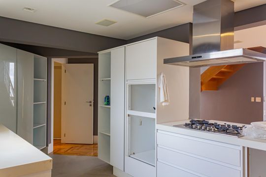 Apartamento mobiliado em Perdizes, 2 quartos, 1 suíte, academia no condomínio. Ideal para comprar. — Cozinha