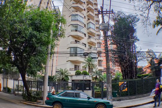 Apartamento mobiliado em Perdizes, 2 quartos, 1 suíte, academia no condomínio. Ideal para comprar. — Fachada