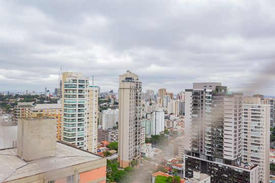 Apartamento mobiliado em Perdizes, 2 quartos, 1 suíte, academia no condomínio. Ideal para comprar. — Vista do Quarto