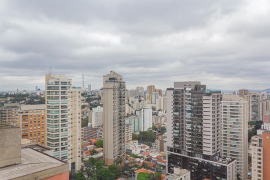 Apartamento mobiliado em Perdizes, 2 quartos, 1 suíte, academia no condomínio. Ideal para comprar. — Vista da Sala 2