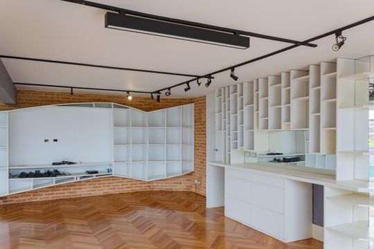Apartamento mobiliado em Perdizes, 2 quartos, 1 suíte, academia no condomínio. Ideal para comprar. — Sala 2