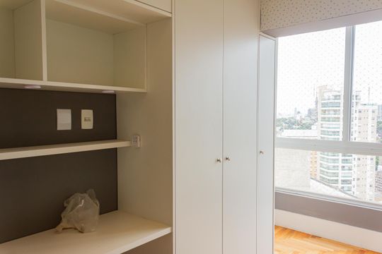 Apartamento mobiliado em Perdizes, 2 quartos, 1 suíte, academia no condomínio. Ideal para comprar. — Quarto