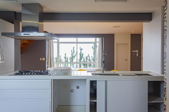 Apartamento mobiliado em Perdizes, 2 quartos, 1 suíte, academia no condomínio. Ideal para comprar. — Cozinha