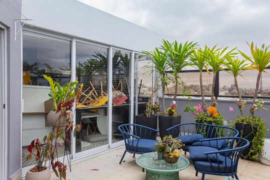 Apartamento mobiliado em Perdizes, 2 quartos, 1 suíte, academia no condomínio. Ideal para comprar. — Área externa