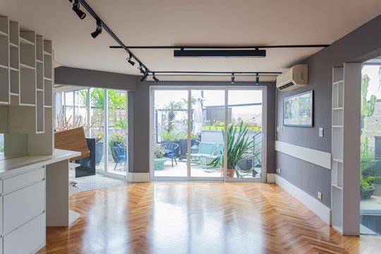 Apartamento mobiliado em Perdizes, 2 quartos, 1 suíte, academia no condomínio. Ideal para comprar. — Sala 2