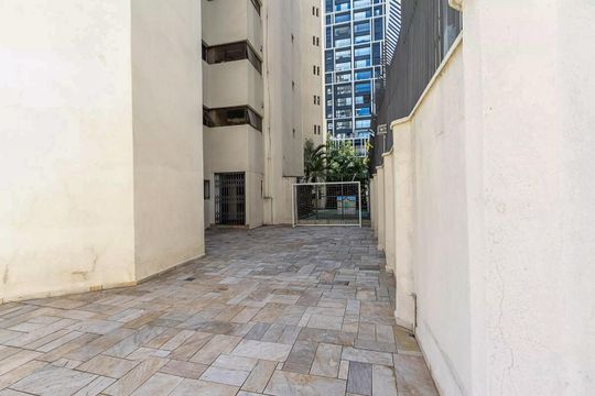 Apartamento mobiliado em Perdizes, 2 quartos, 1 suíte, academia no condomínio. Ideal para comprar. — Quadra Esportiva