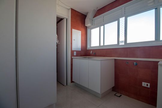 Compra apartamento no Brooklin, 1 quarto. — Área de Serviço