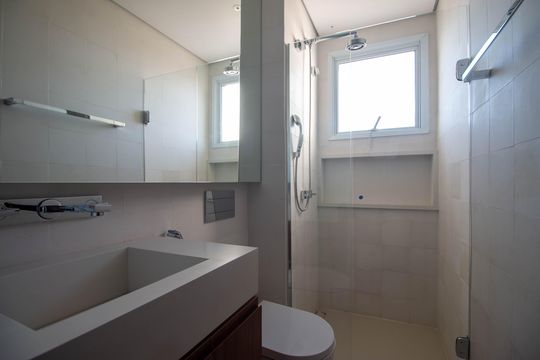 Compra apartamento no Brooklin, 1 quarto. — Banheiro do Quarto 2