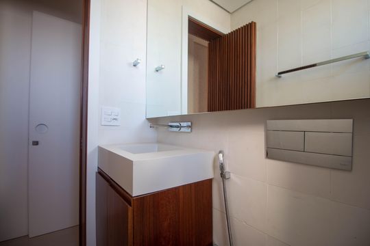 Compra apartamento no Brooklin, 1 quarto. — Banheiro do Quarto 2