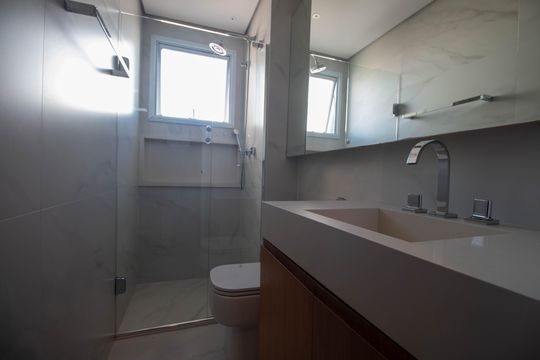 Compra apartamento no Brooklin, 1 quarto. — Banheiro do Quarto 1