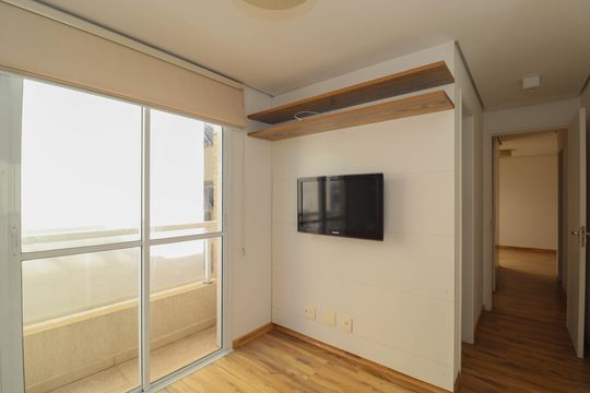Venda de apartamento com 2 quartos, 1 suíte e piscina no condomínio. — Suíte