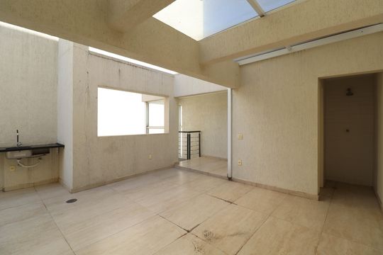 Venda de apartamento com 2 quartos, 1 suíte e piscina no condomínio. — Terraço