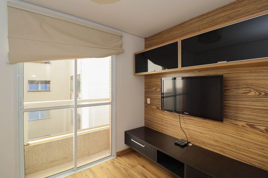 Venda de apartamento com 2 quartos, 1 suíte e piscina no condomínio. — Quarto