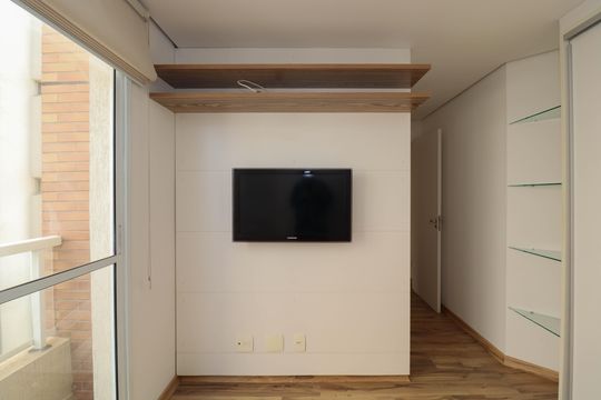 Venda de apartamento com 2 quartos, 1 suíte e piscina no condomínio. — Suíte