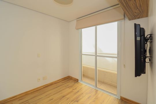 Venda de apartamento com 2 quartos, 1 suíte e piscina no condomínio. — Suíte