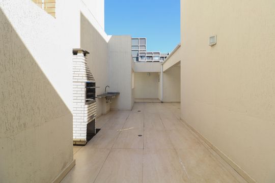 Venda de apartamento com 2 quartos, 1 suíte e piscina no condomínio. — Terraço