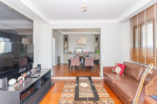 Comprar apartamento em Perdizes com piscina, churrasqueira e varanda gourmet. Três suítes. — Sala