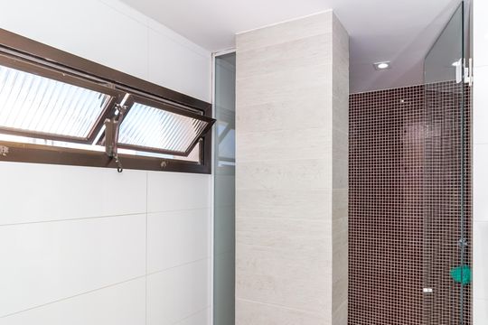 Comprar apartamento em Perdizes com piscina, churrasqueira e varanda gourmet. Três suítes. — Banheiro da Suíte 1