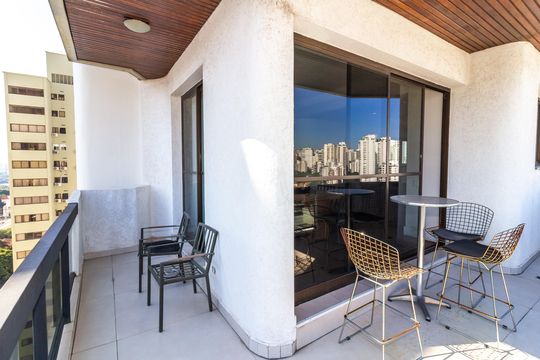 Comprar apartamento em Perdizes com piscina, churrasqueira e varanda gourmet. Três suítes. — Cobertura