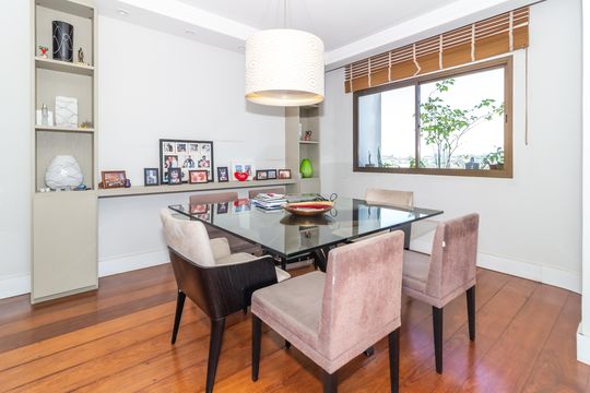Comprar apartamento em Perdizes com piscina, churrasqueira e varanda gourmet. Três suítes. — Sala