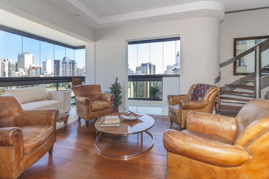 Comprar apartamento em Perdizes com piscina, churrasqueira e varanda gourmet. Três suítes. — Sala
