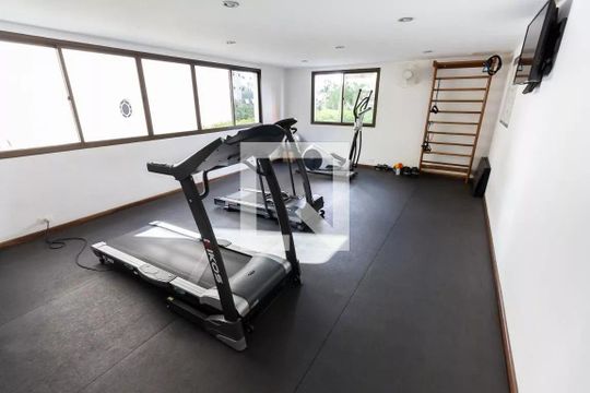 Comprar apartamento em Perdizes com piscina, churrasqueira e varanda gourmet. Três suítes. — Academia