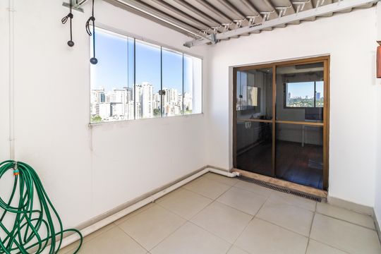 Comprar apartamento em Perdizes com piscina, churrasqueira e varanda gourmet. Três suítes. — Cobertura