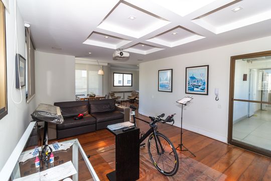 Comprar apartamento em Perdizes com piscina, churrasqueira e varanda gourmet. Três suítes. — Cobertura