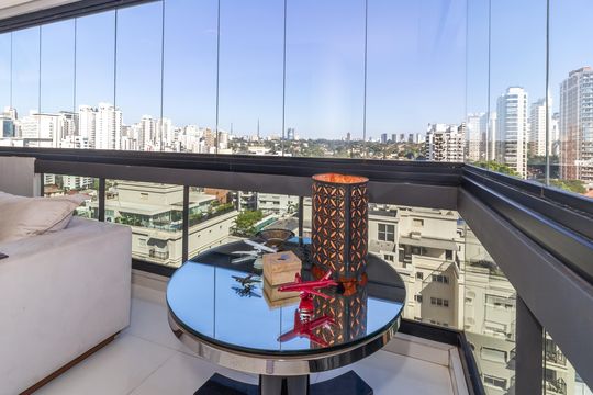 Comprar apartamento em Perdizes com piscina, churrasqueira e varanda gourmet. Três suítes. — Varanda