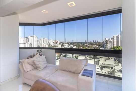 Comprar apartamento em Perdizes com piscina, churrasqueira e varanda gourmet. Três suítes. — Varanda