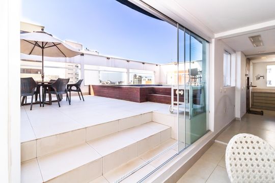 Comprar apartamento em Perdizes com piscina, churrasqueira e varanda gourmet. Três suítes. — Cobertura