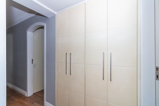 Comprar apartamento em Perdizes com piscina, churrasqueira e varanda gourmet. Três suítes. — Roupeiro