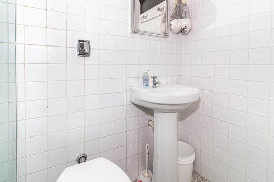 Comprar apartamento em Perdizes com piscina, churrasqueira e varanda gourmet. Três suítes. — Área de Serviço