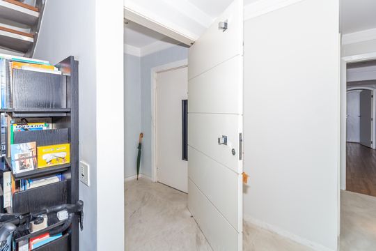 Comprar apartamento em Perdizes com piscina, churrasqueira e varanda gourmet. Três suítes. — Hall
