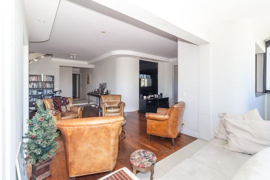 Comprar apartamento em Perdizes com piscina, churrasqueira e varanda gourmet. Três suítes. — Varanda