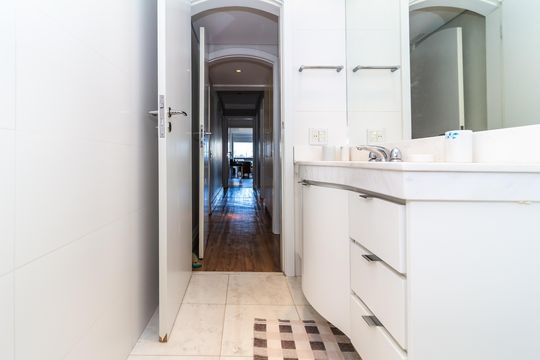 Comprar apartamento em Perdizes com piscina, churrasqueira e varanda gourmet. Três suítes. — Banheiro da Suíte 2