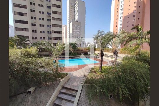 Comprar apartamento em Perdizes com piscina, churrasqueira e varanda gourmet. Três suítes. — Piscina