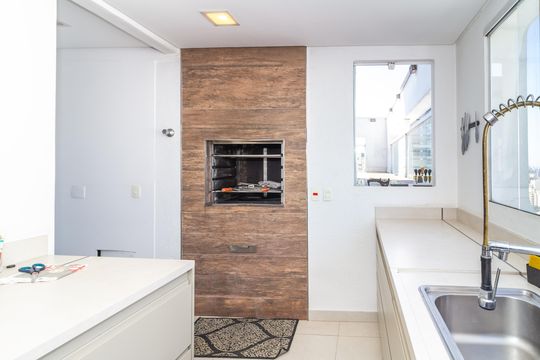 Comprar apartamento em Perdizes com piscina, churrasqueira e varanda gourmet. Três suítes. — Cobertura