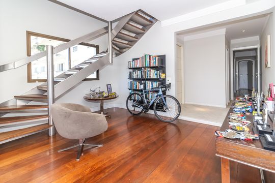 Comprar apartamento em Perdizes com piscina, churrasqueira e varanda gourmet. Três suítes. — Sala