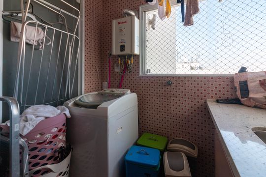 Apartamento à venda, com 98 m², 3 quartos e 1 vaga — Área de Serviço