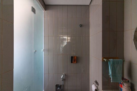 Apartamento à venda, com 98 m², 3 quartos e 1 vaga — Banheiro da Suíte 2
