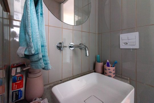 Apartamento à venda, com 98 m², 3 quartos e 1 vaga — Banheiro da Suíte 2