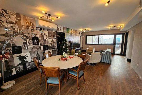 Comprar apartamento mobiliado com 3 quartos e churrasqueira no condomínio.
