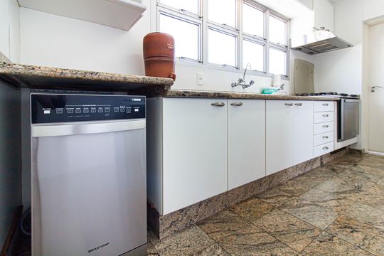 Comprar apartamento com 3 quartos, quintal e piscina no condomínio. — Cozinha