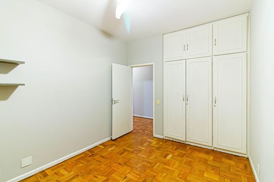 Comprar apartamento com 3 quartos, quintal e piscina no condomínio. — Quarto 2